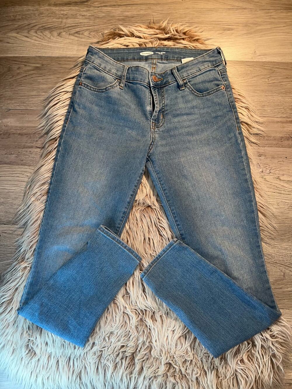 Old navy women’s super skinny mid-rise blue jeans